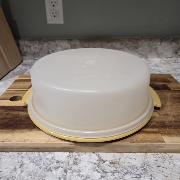 Tupperware Other - Tupperware Cake Carrier with Yellow Base Cottagecore